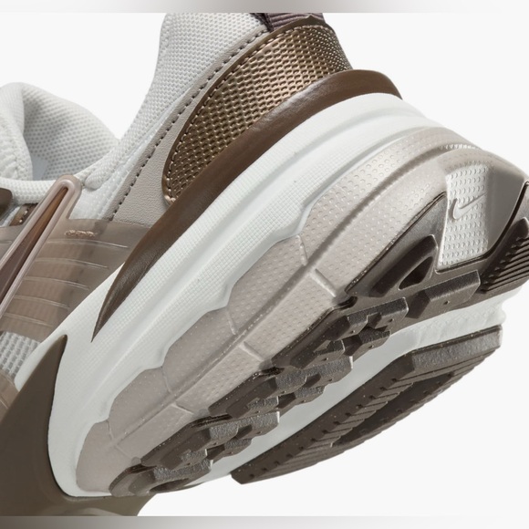 Nike V2K Run Sneaker Brown/ Ironstone/ White Mens New NIB main image 7